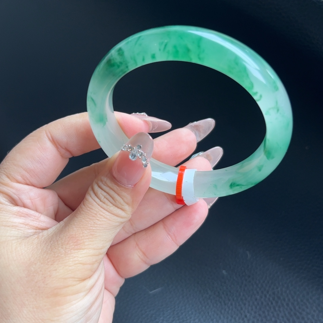 陈***晶石英质玉未镶嵌手镯57.5