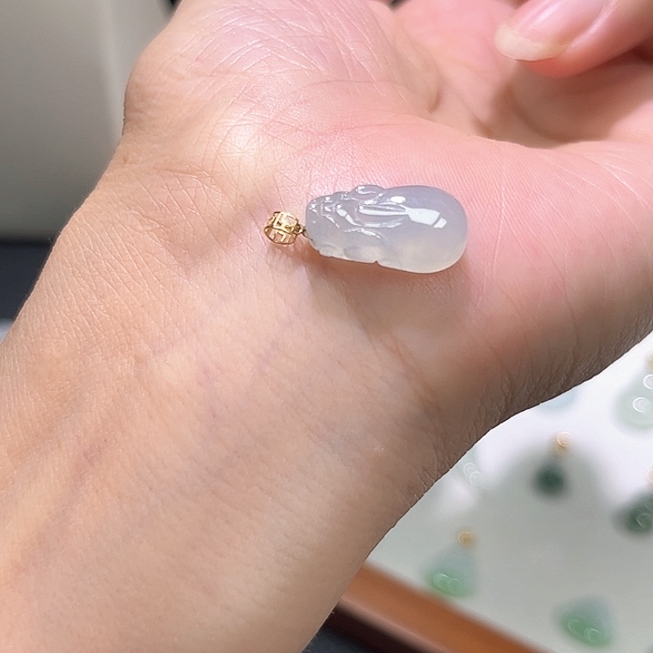 颈饰18K金镶嵌翡翠