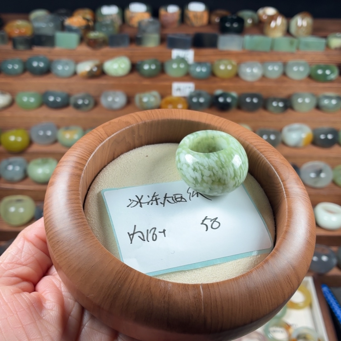 冰***瓜蛇纹石玉未镶嵌戒指