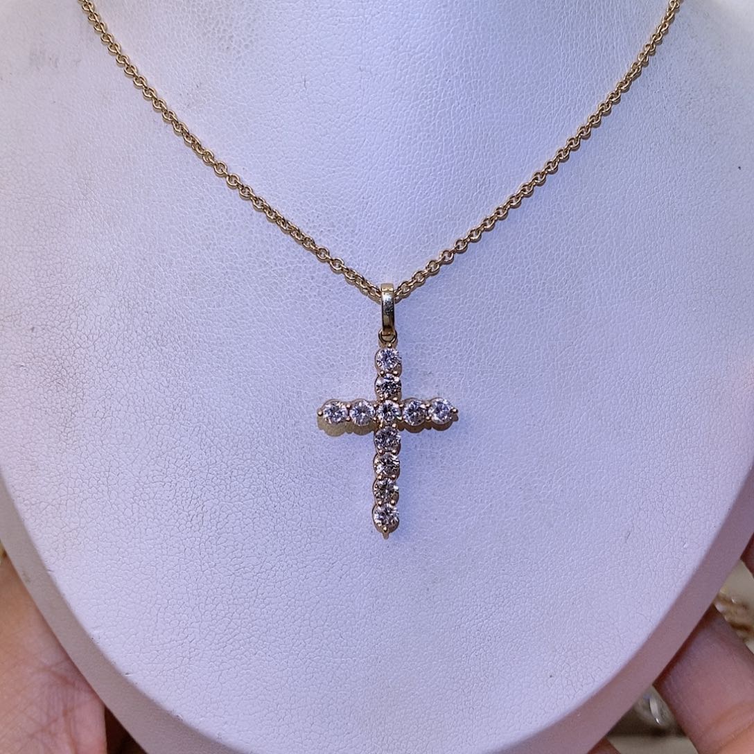 18K金镶嵌钻石项链十字架项链k黄