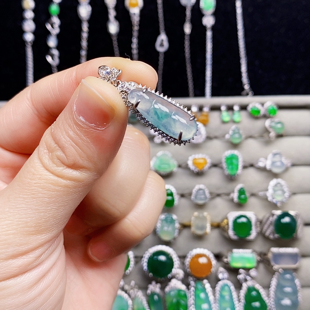 翡翠银S925镶嵌颈饰豆子