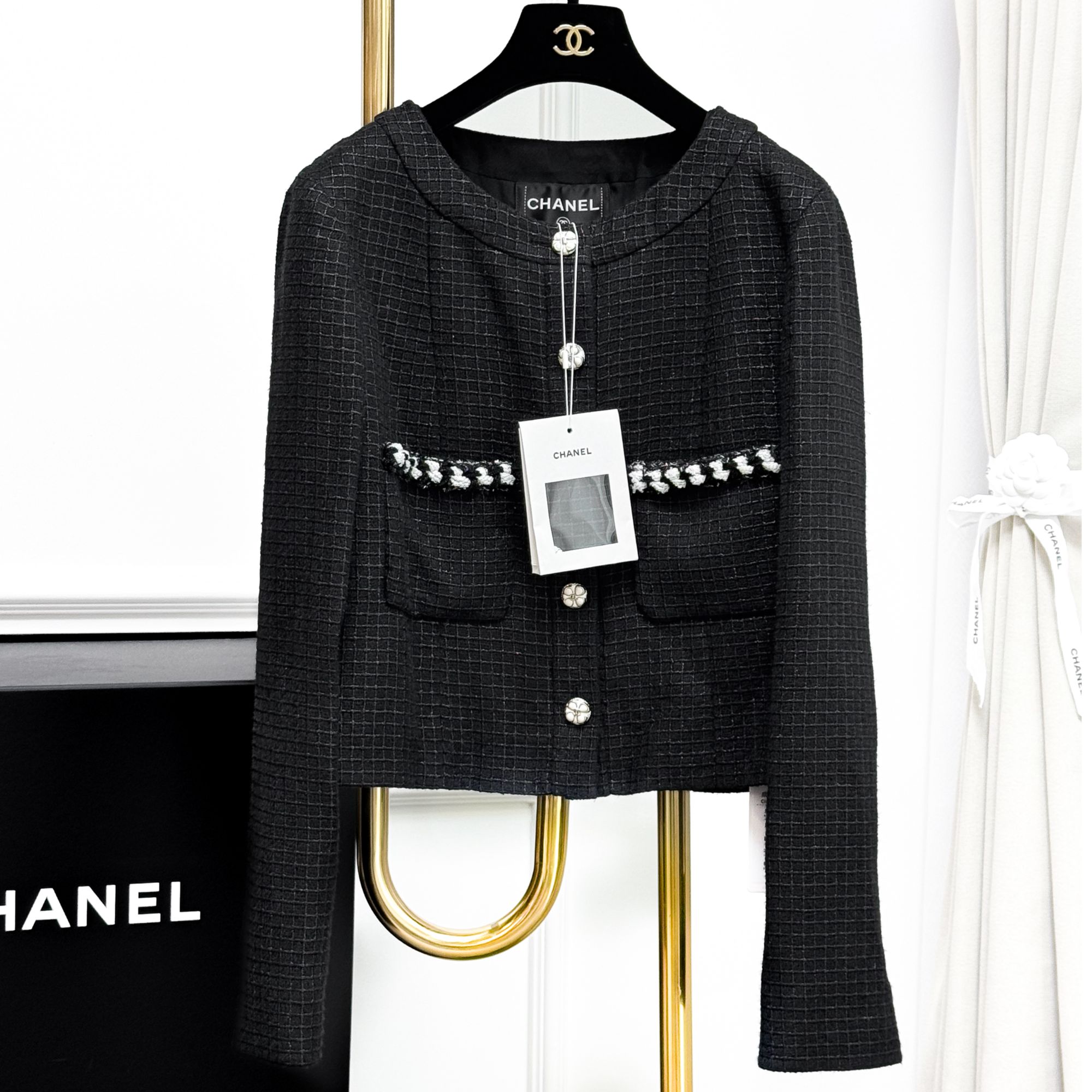 99新 Chanel/香奈儿 38码24P黑色细闪格纹双口袋短款软呢外套