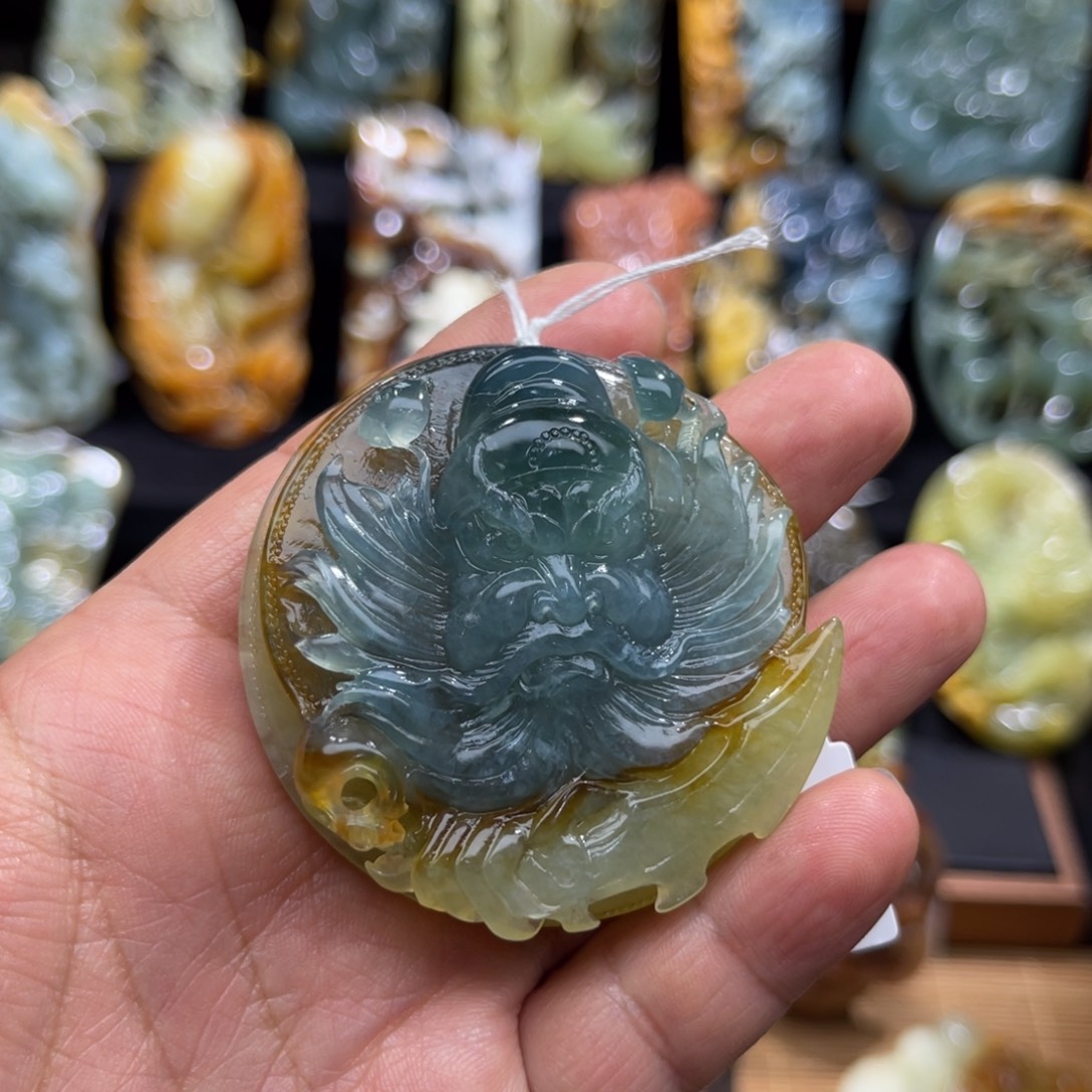 ****待蛇纹石玉未镶嵌颈饰