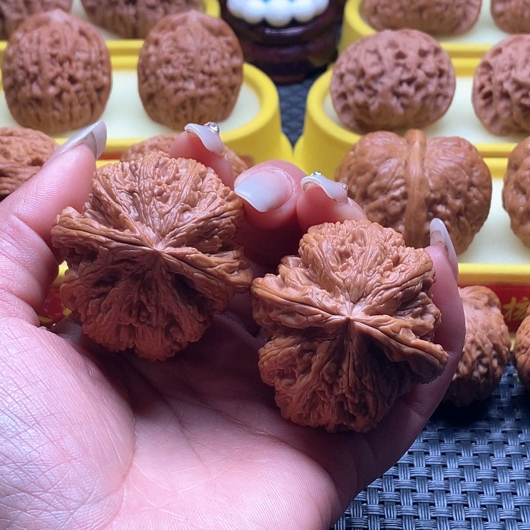 桃核把件骏*天46大粗筋。