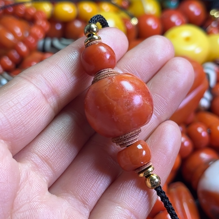 颈饰琉璃张*森琉璃……….