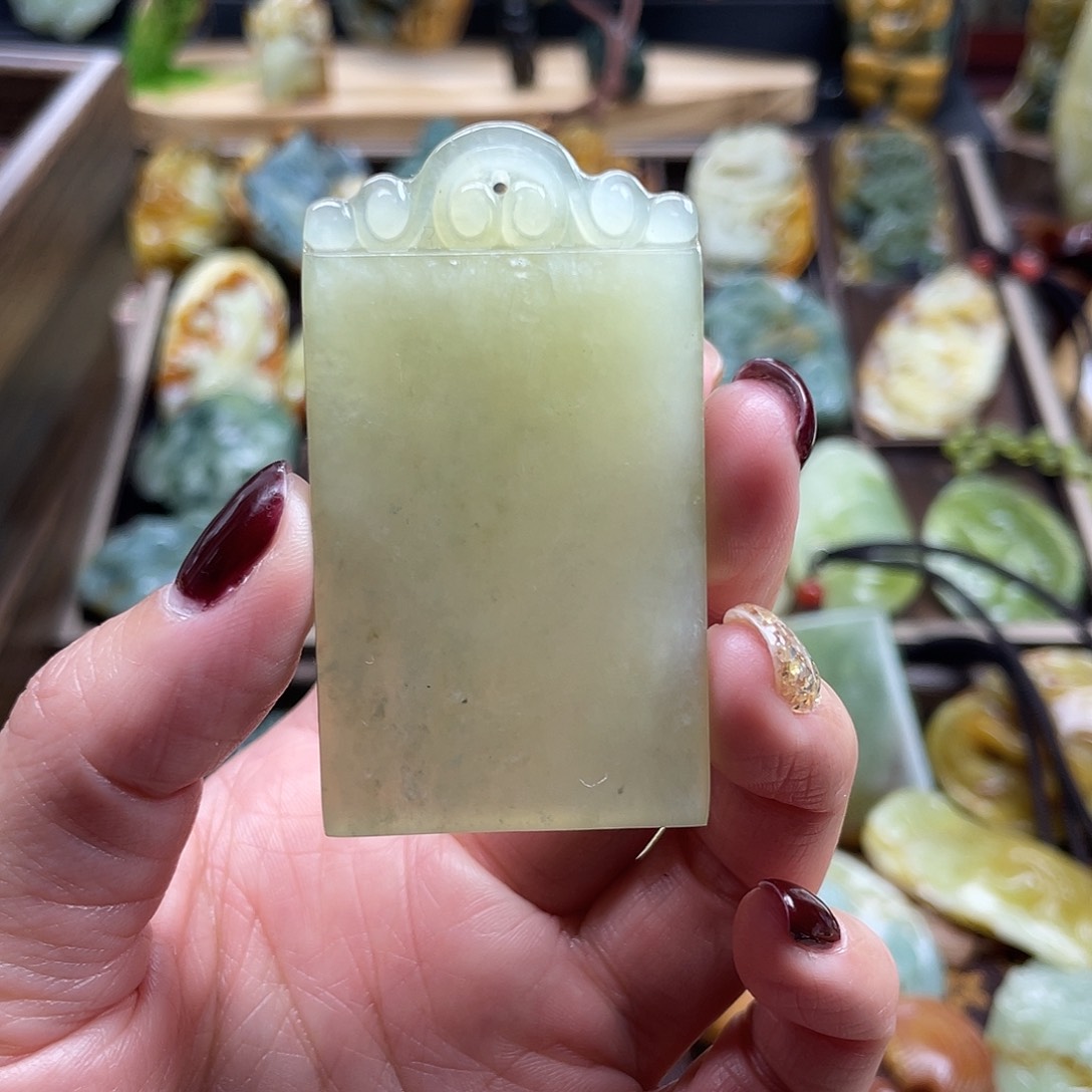 蛇纹石玉颈饰未镶嵌岫玉无事牌