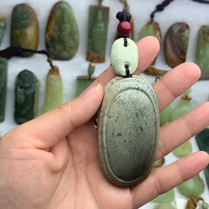 岫岩河磨玉（透闪石质玉）未镶嵌把件