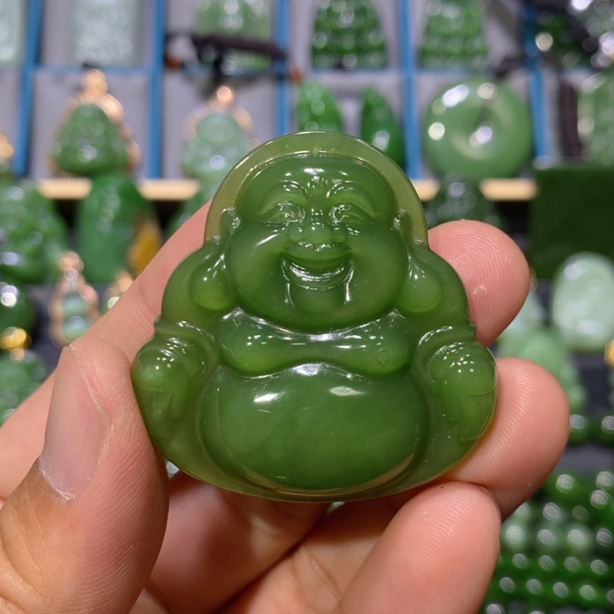 【闪购商品】和田玉吊坠(不含链)未镶嵌冰底阳绿佛公 42/9