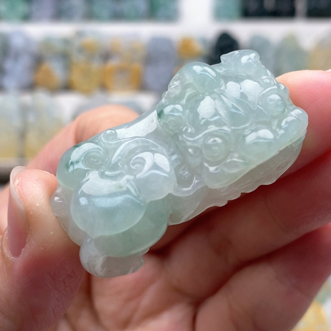 翡翠吊坠(赠链)未镶嵌