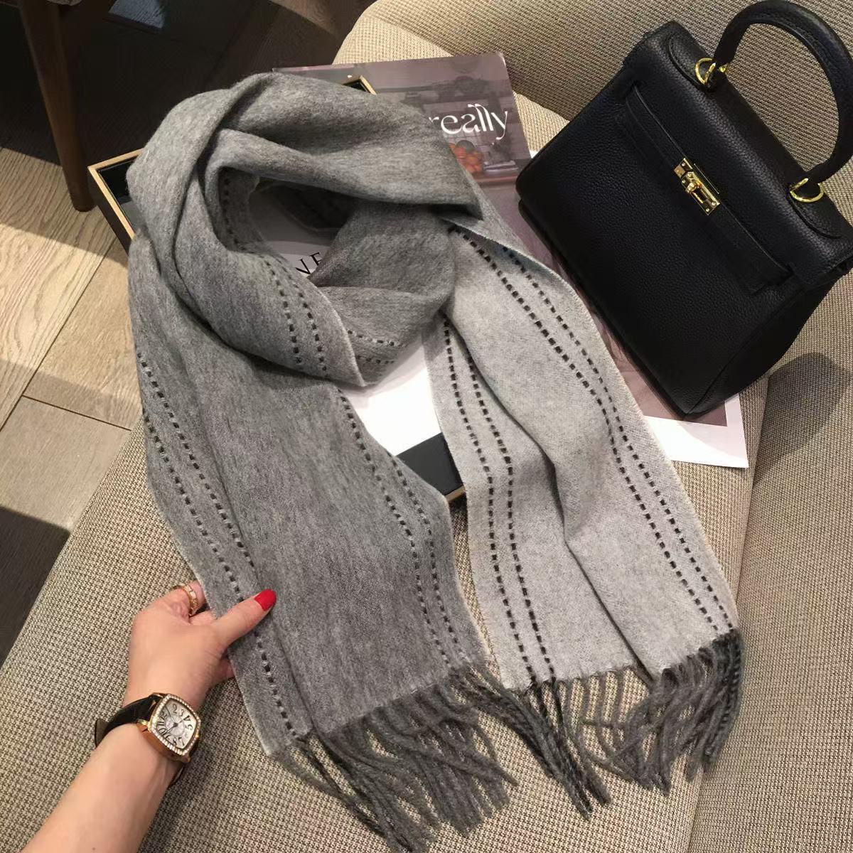 经典百搭羊绒围巾复古