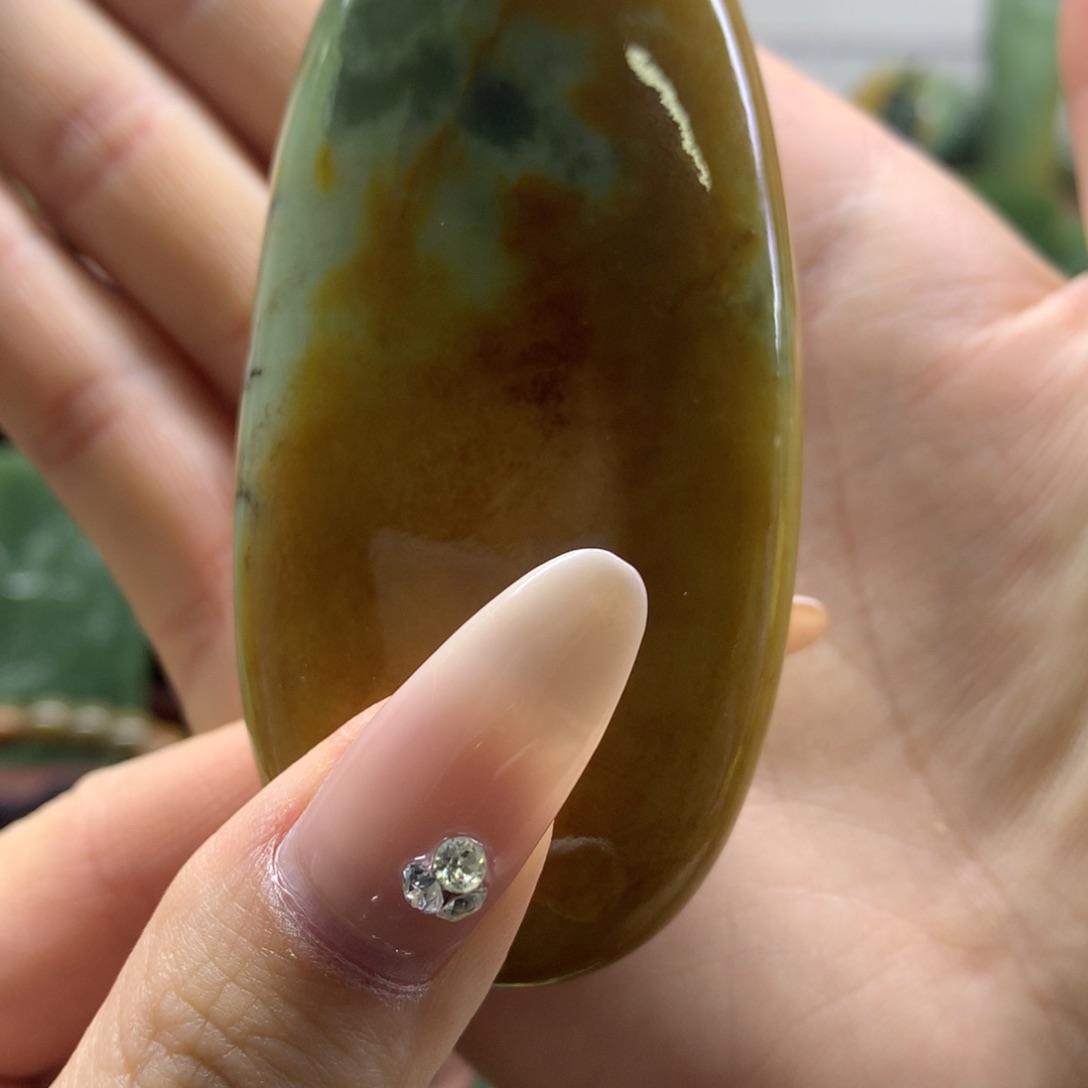 岫岩河磨玉（透闪石质玉）把件未镶嵌平***?