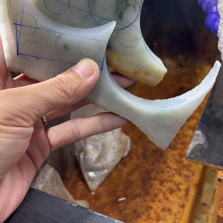 洪***军定制翡翠未镶嵌边角料