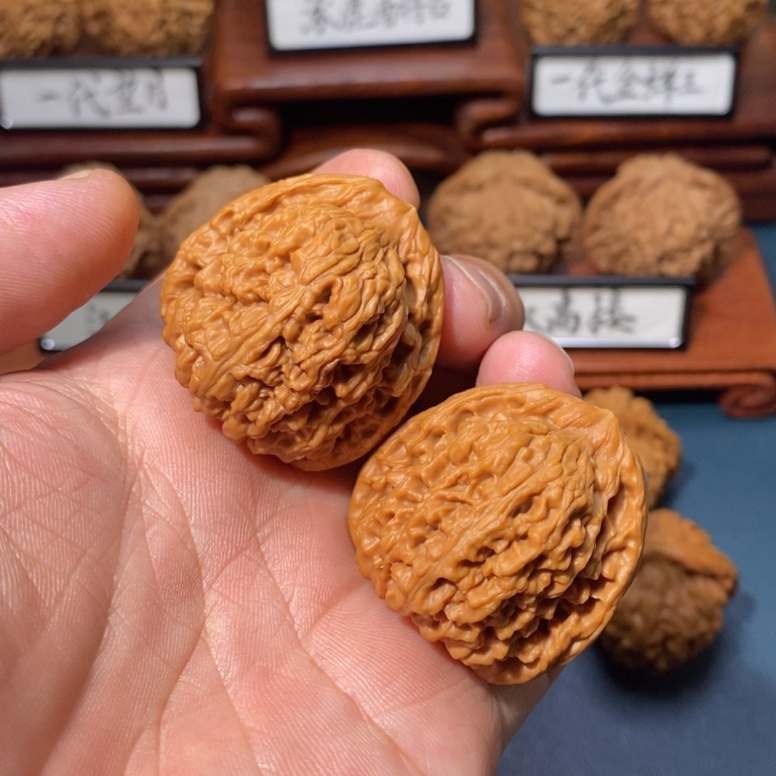 文玩核桃把件南疆石全品