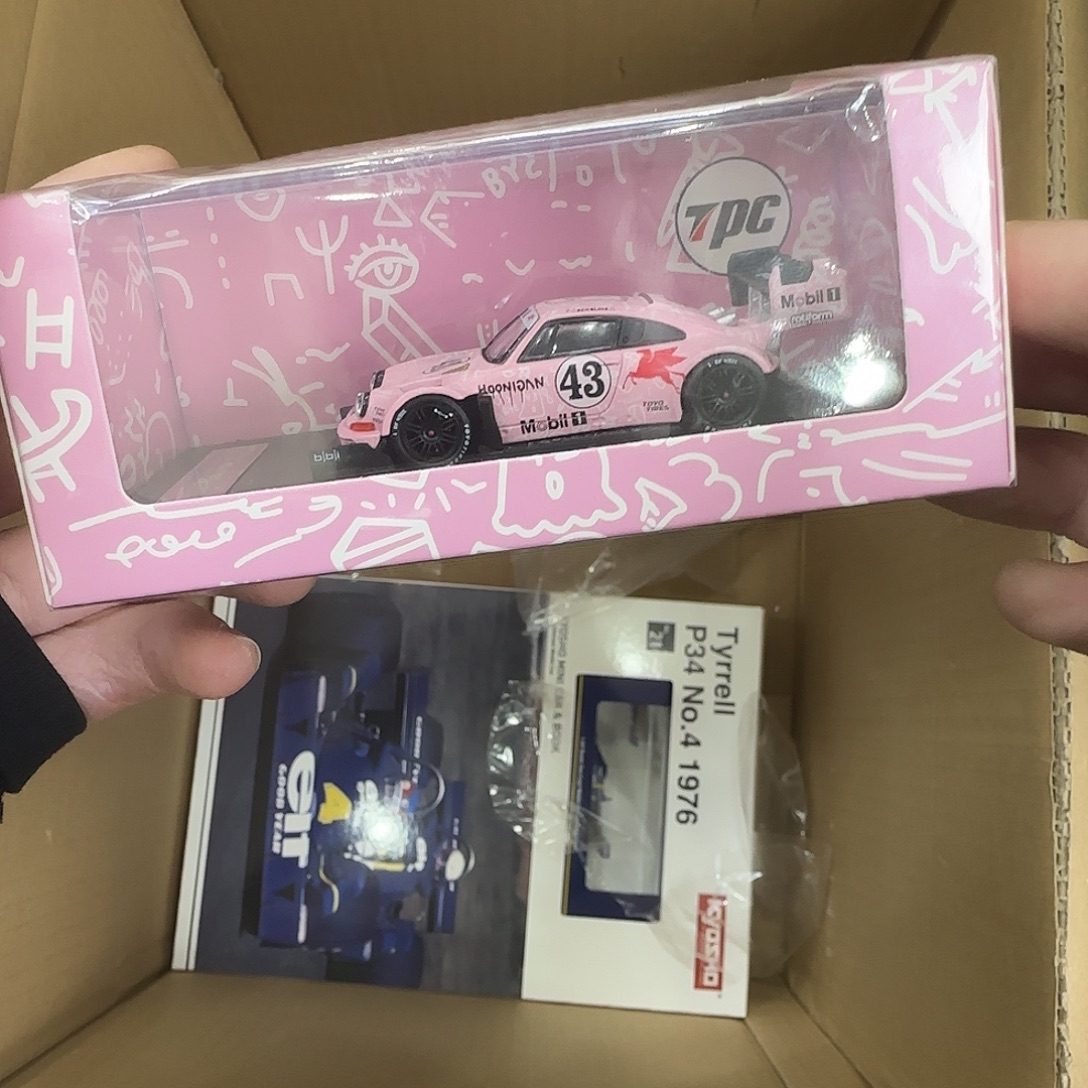 寄卖全新粉猪保时捷911包邮，无售后不包瑕疵
