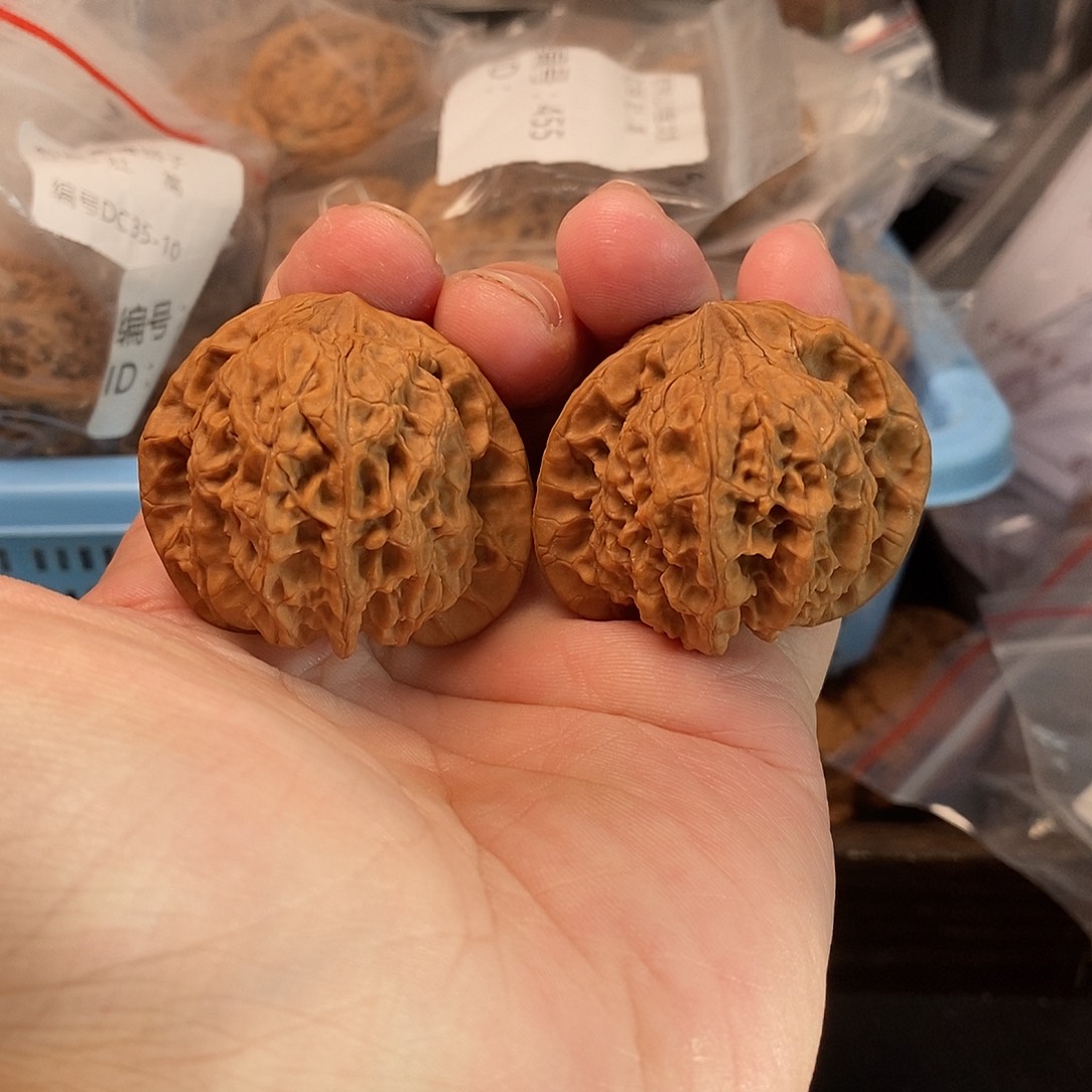 1文玩核桃燕山元宝42-351