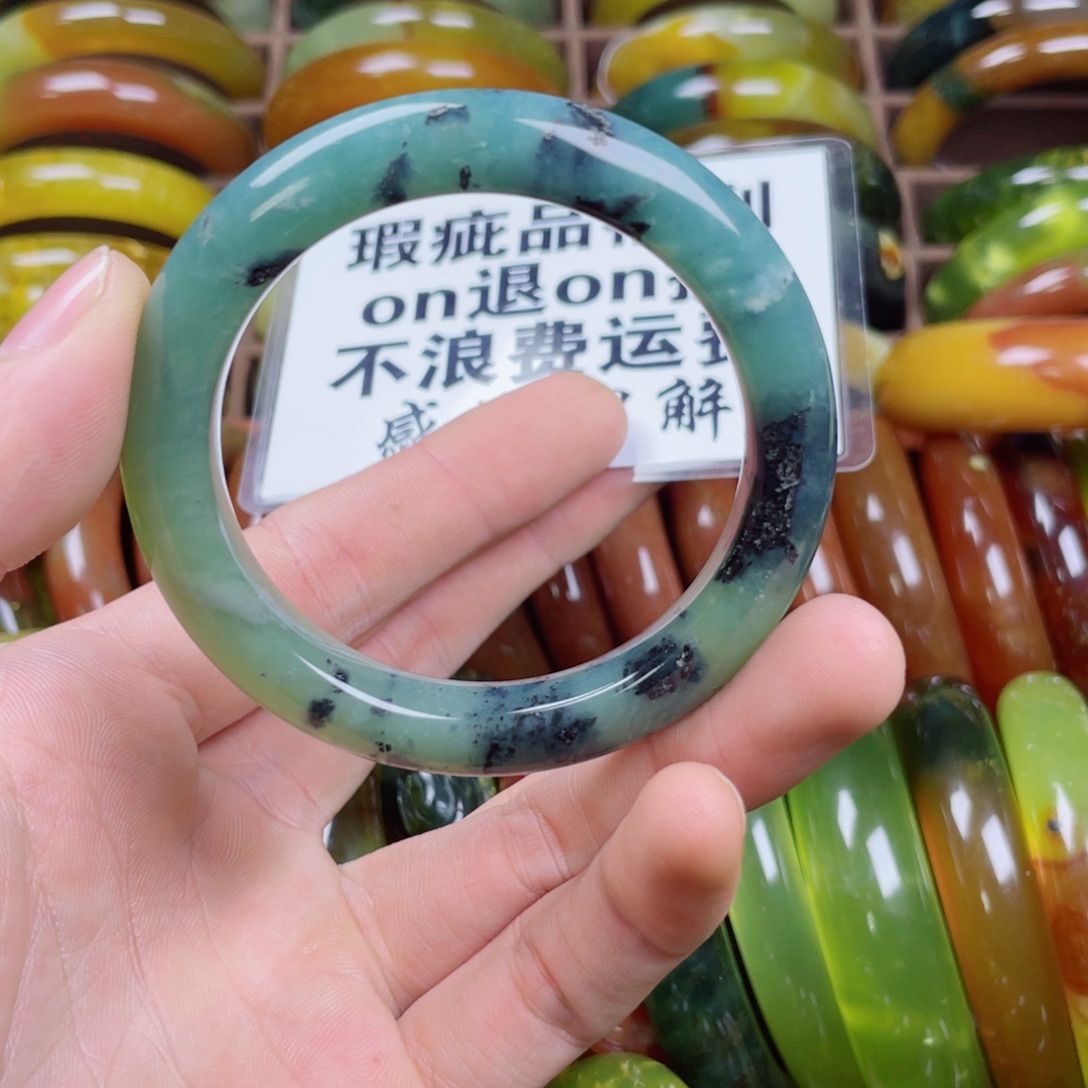 蛇纹石玉未镶嵌手镯