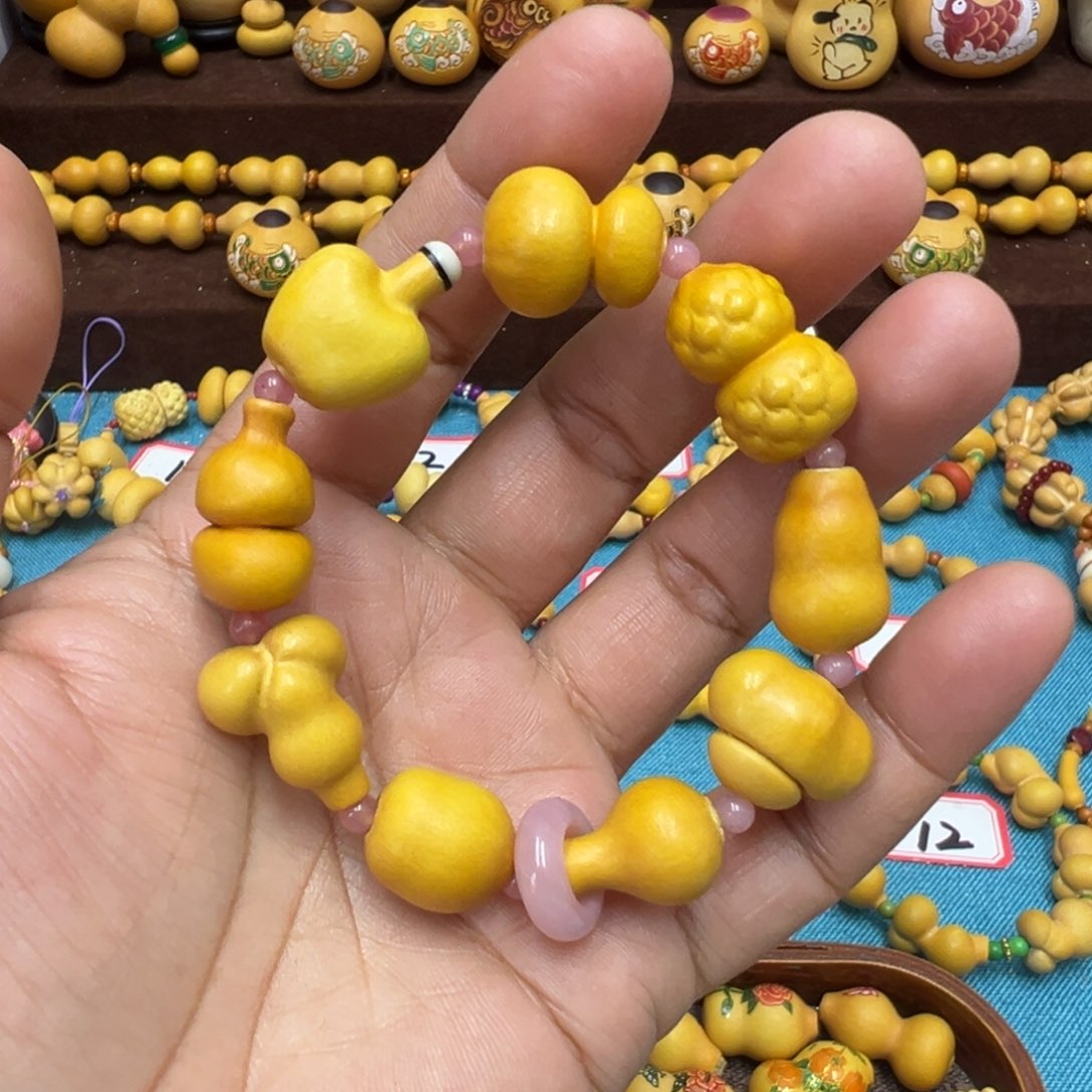 家*宝精品草里金9颗多宝手串