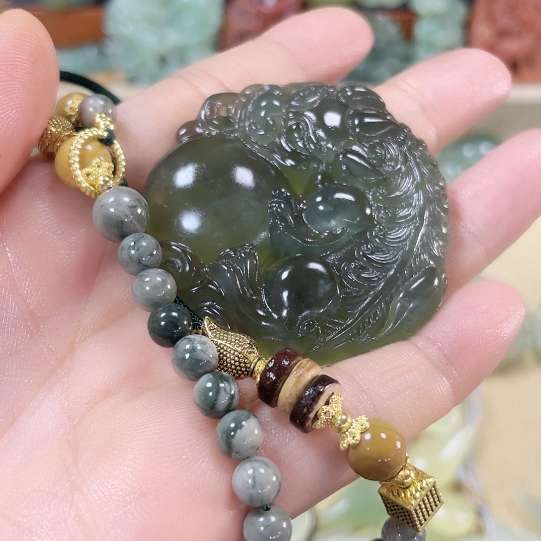 蛇纹石玉颈饰未镶嵌