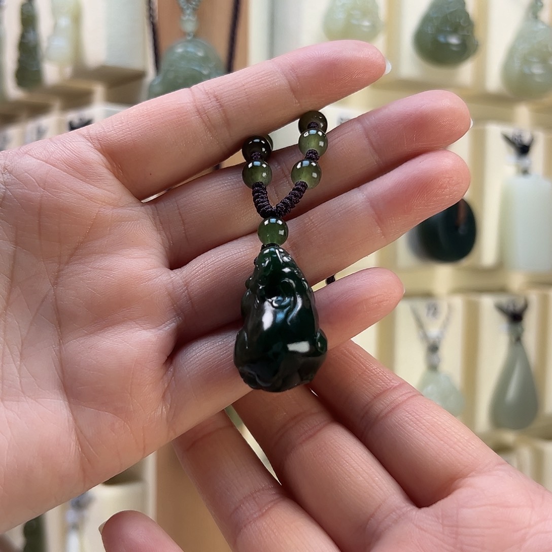 随***旧和田玉未镶嵌颈饰