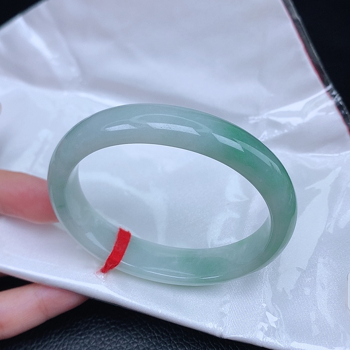 未镶嵌手镯（贵妃镯）翡翠天然