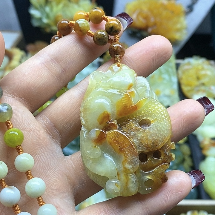 蛇纹石玉挂件未镶嵌