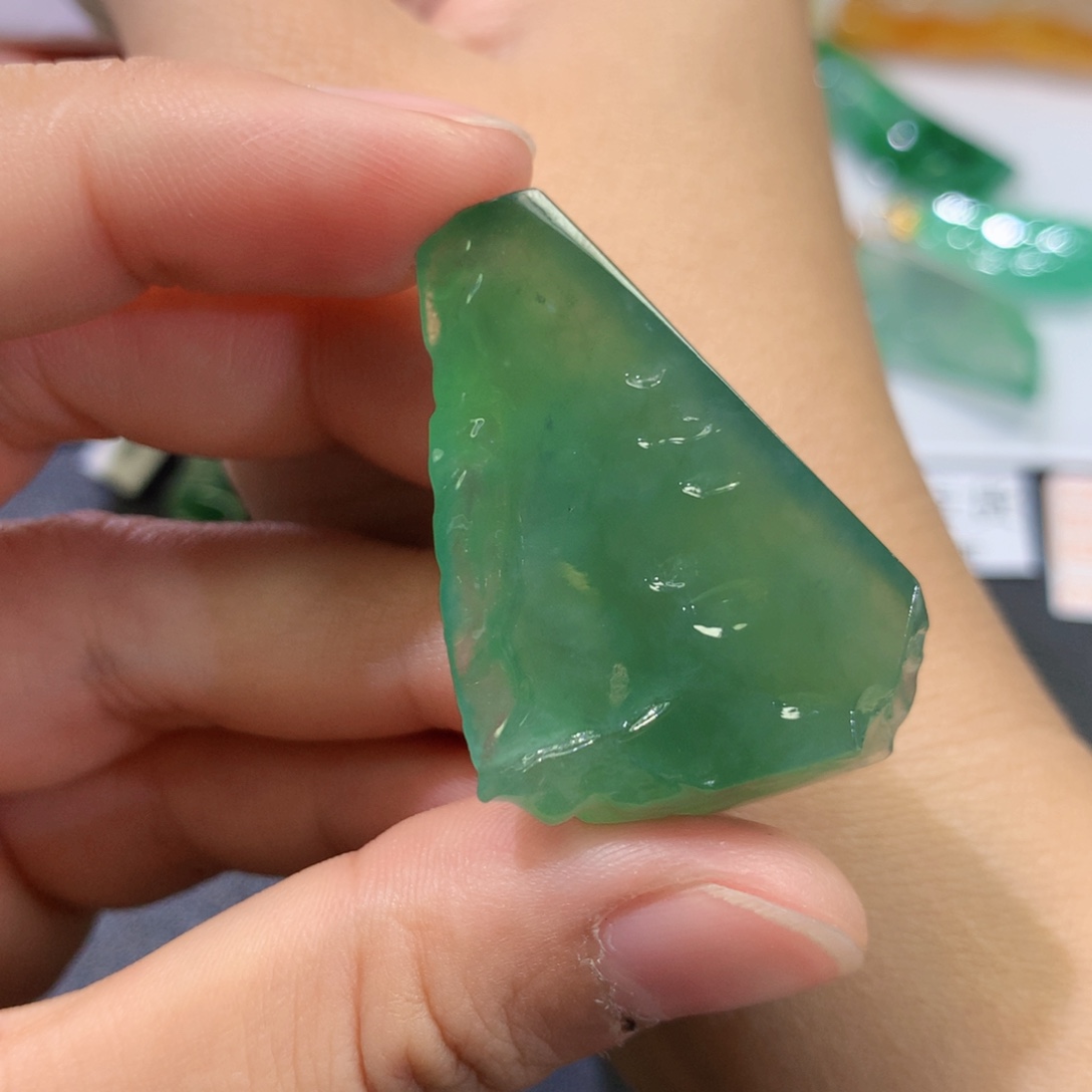 轻***过翡翠未镶嵌吊坠(不含链)