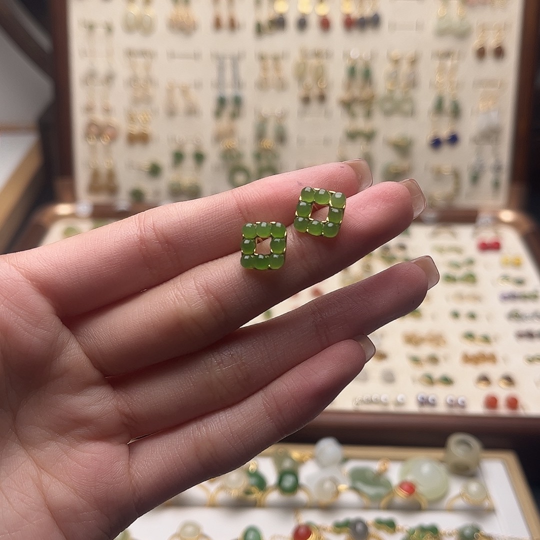 鎏***金和田玉未镶嵌耳饰