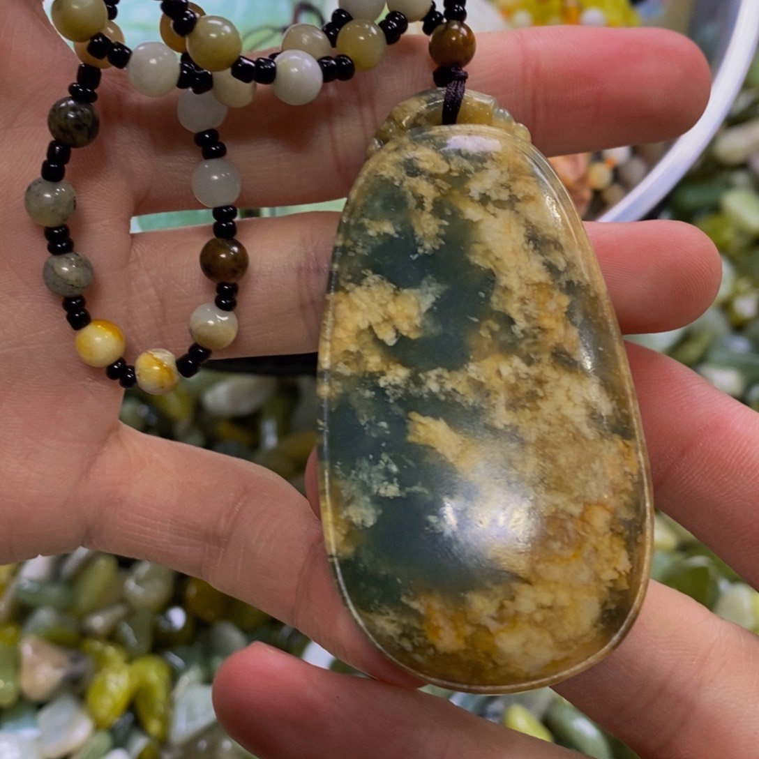 蛇纹石玉吊坠未镶嵌