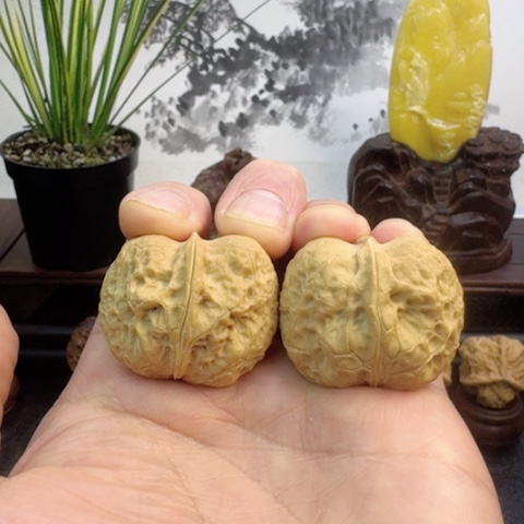文玩核桃吊坠香妃元宝