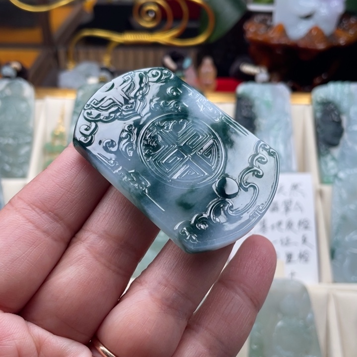 翡翠未镶嵌颈饰玉