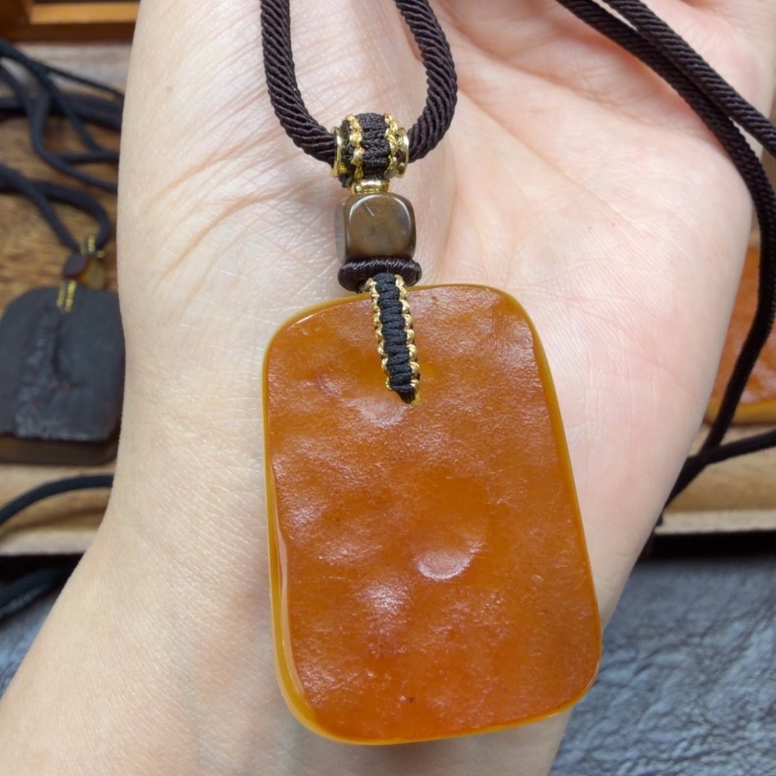 琥珀未镶嵌吊坠(赠链)