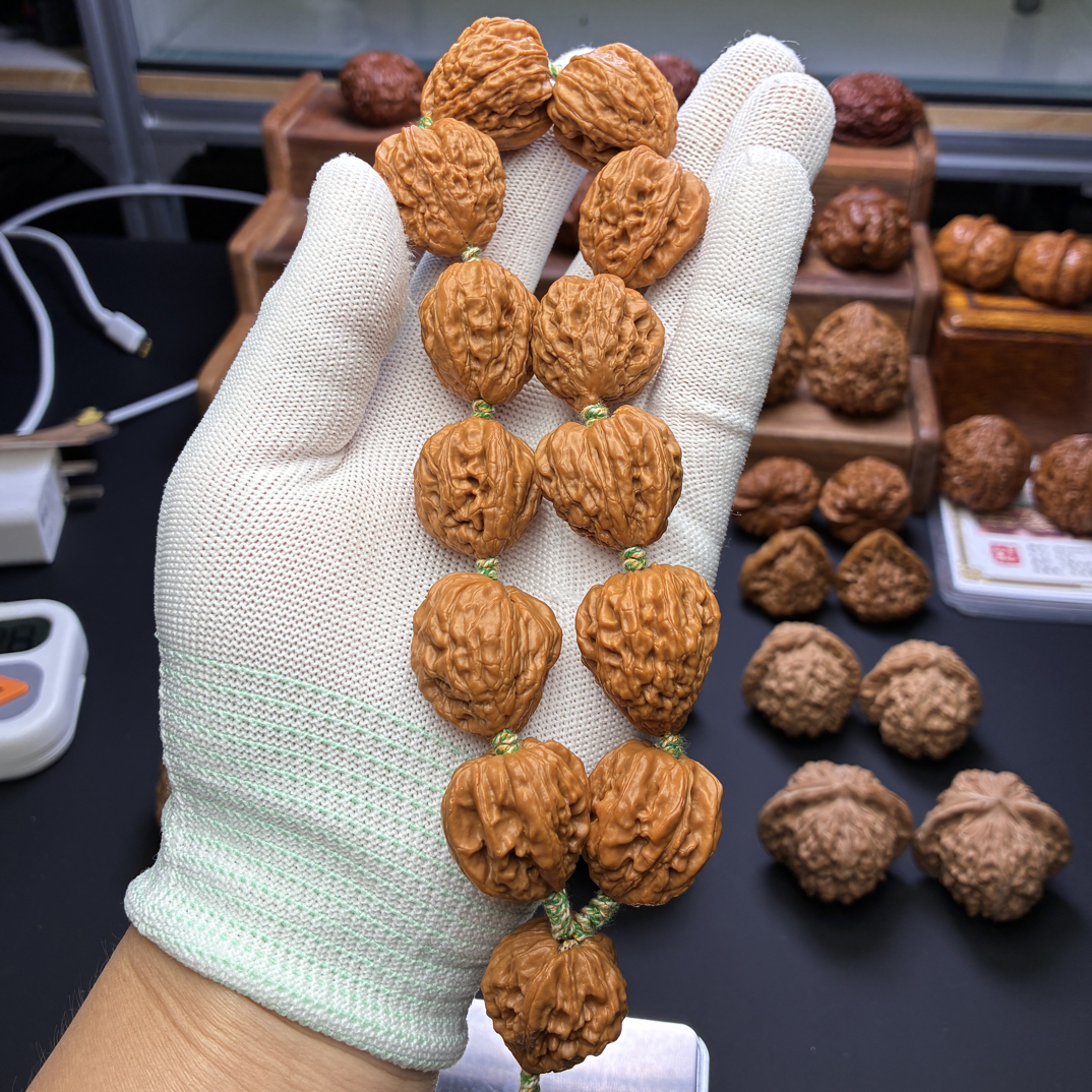 原树南疆石核桃手持，核桃刘帅双双，原树南将石核桃手持，