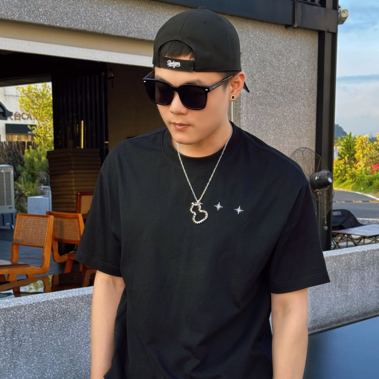 高级轻奢风黑钉围巾