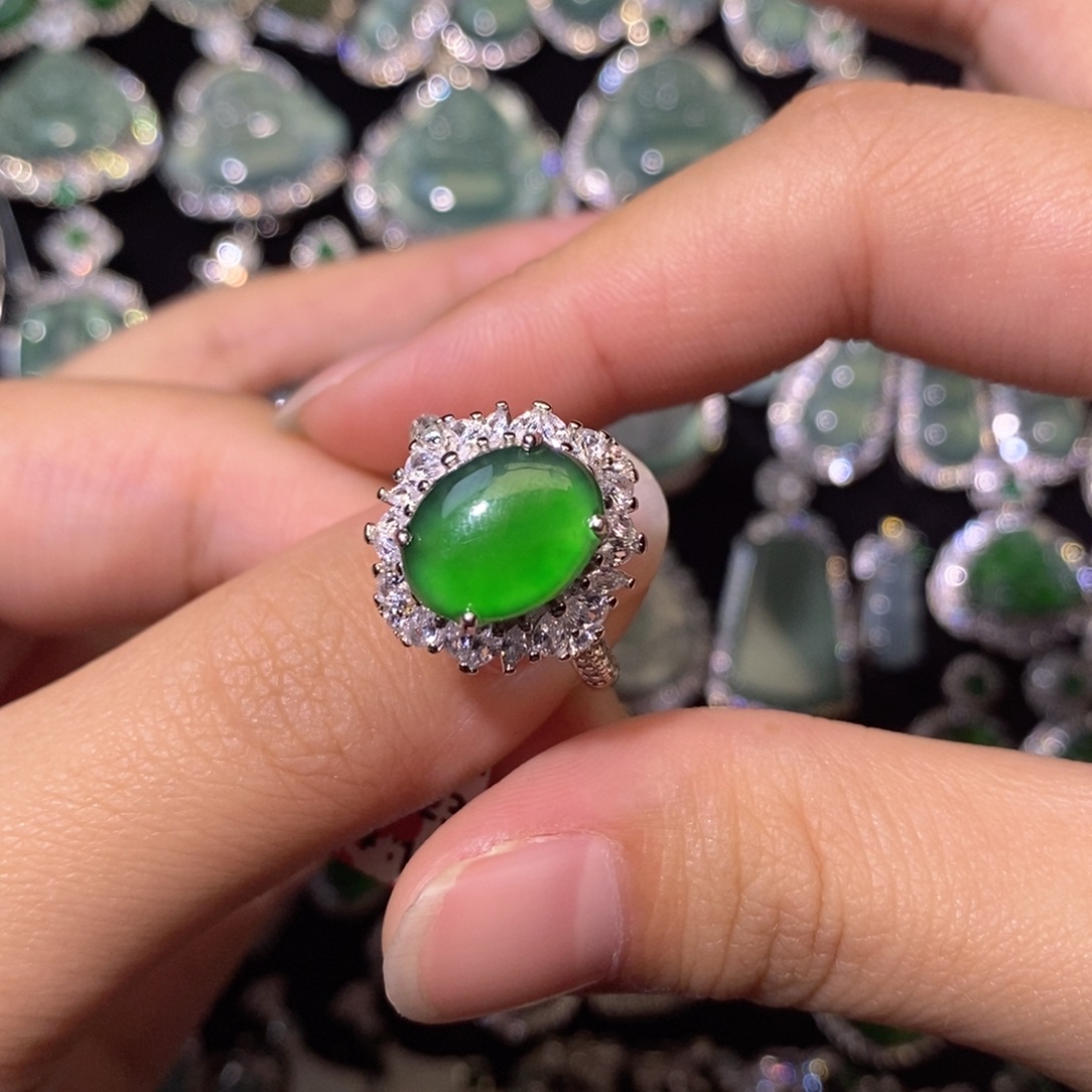 十***子翡翠未镶嵌颈饰分两单