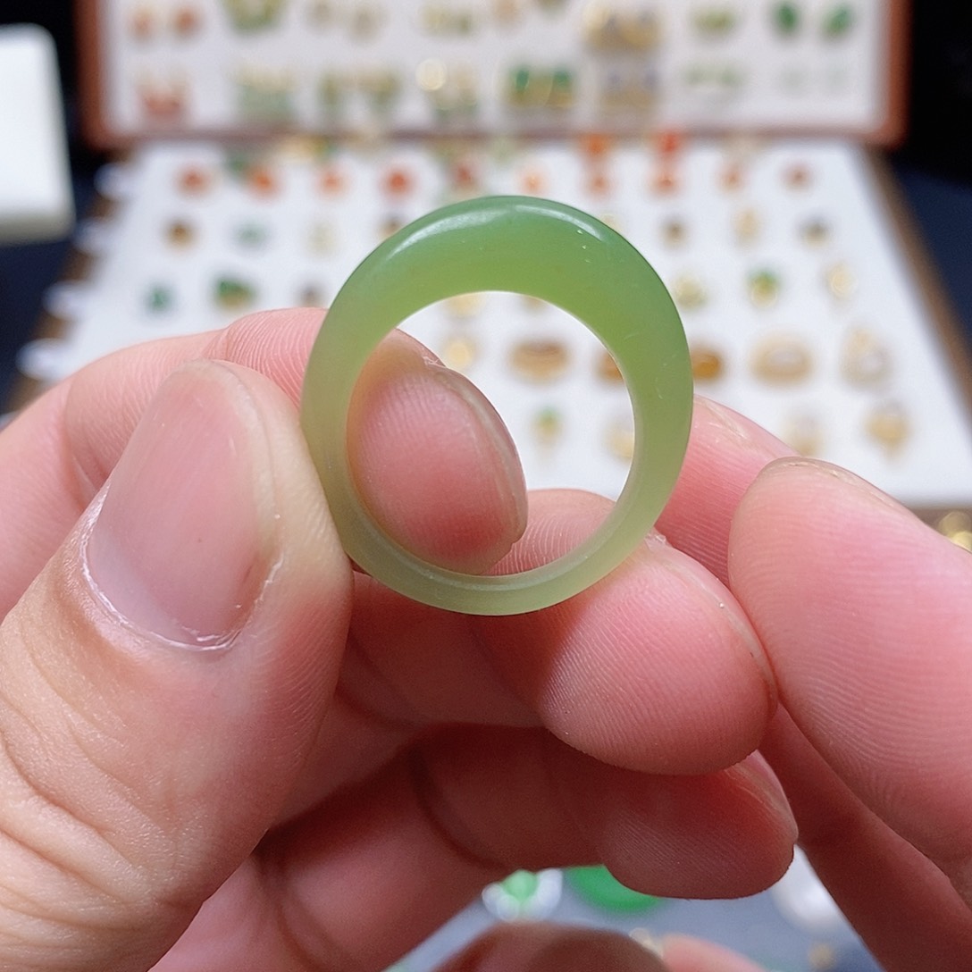 敷***衍和田玉戒指未镶嵌