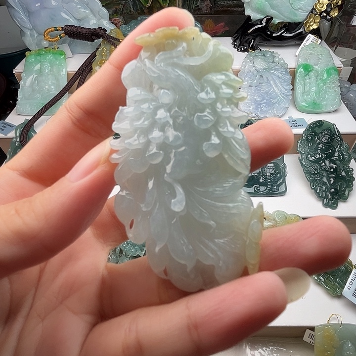 翡翠未镶嵌颈饰挂件