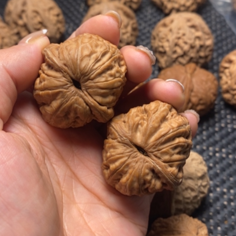 【闪购商品】文玩核桃吊坠我****谁