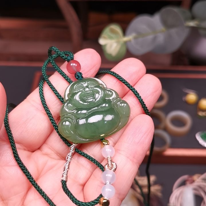 和田玉未镶嵌颈饰焰*?