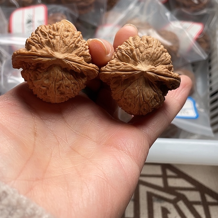 文玩核桃手串白狮子88斤肉皮两块