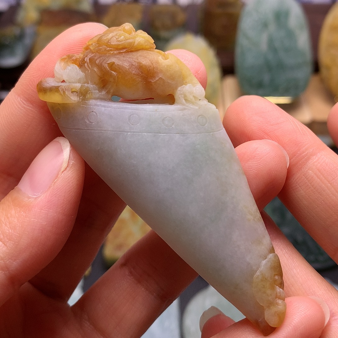 定制翡翠未镶嵌龙牙