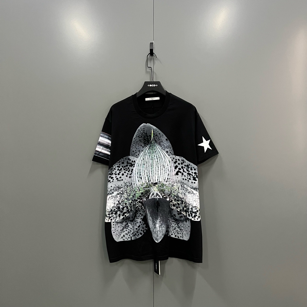 95新 Givenchy/纪梵希 （jp）306 莲花国旗印花短袖 S码