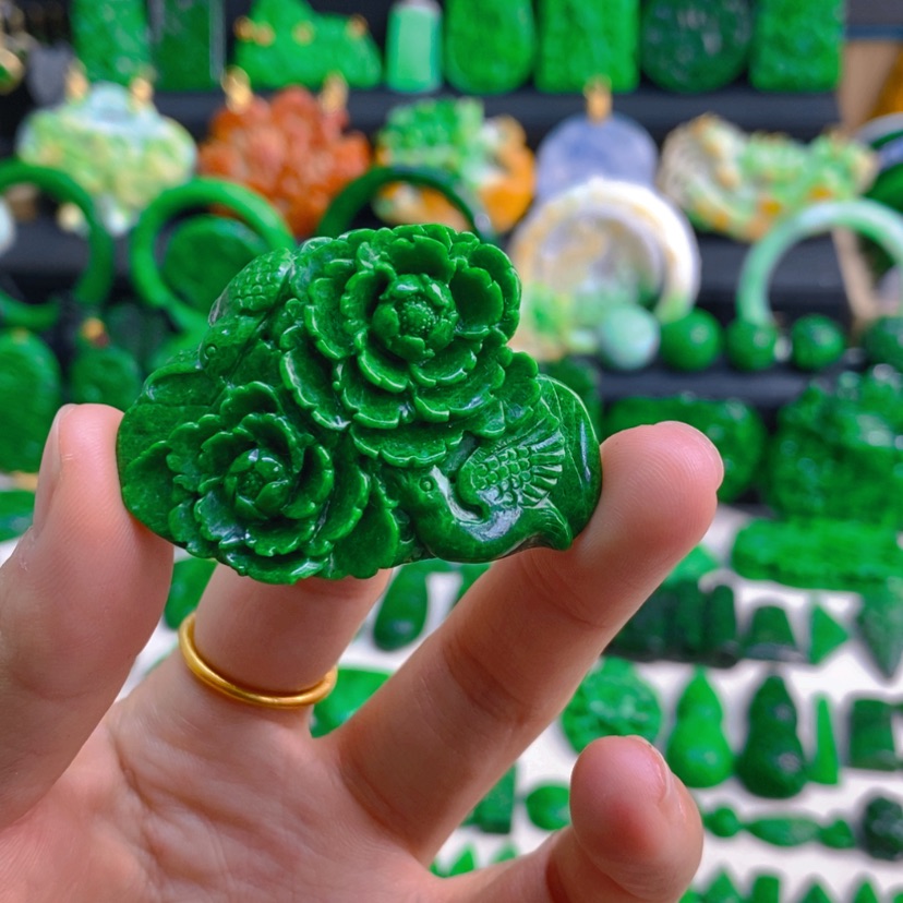 【闪购商品】翡翠未镶嵌颈饰喜上眉梢