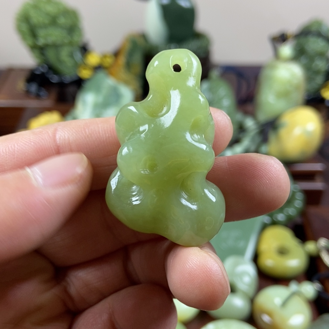 岫岩老玉（透闪石质玉）未镶嵌珠宝奇石