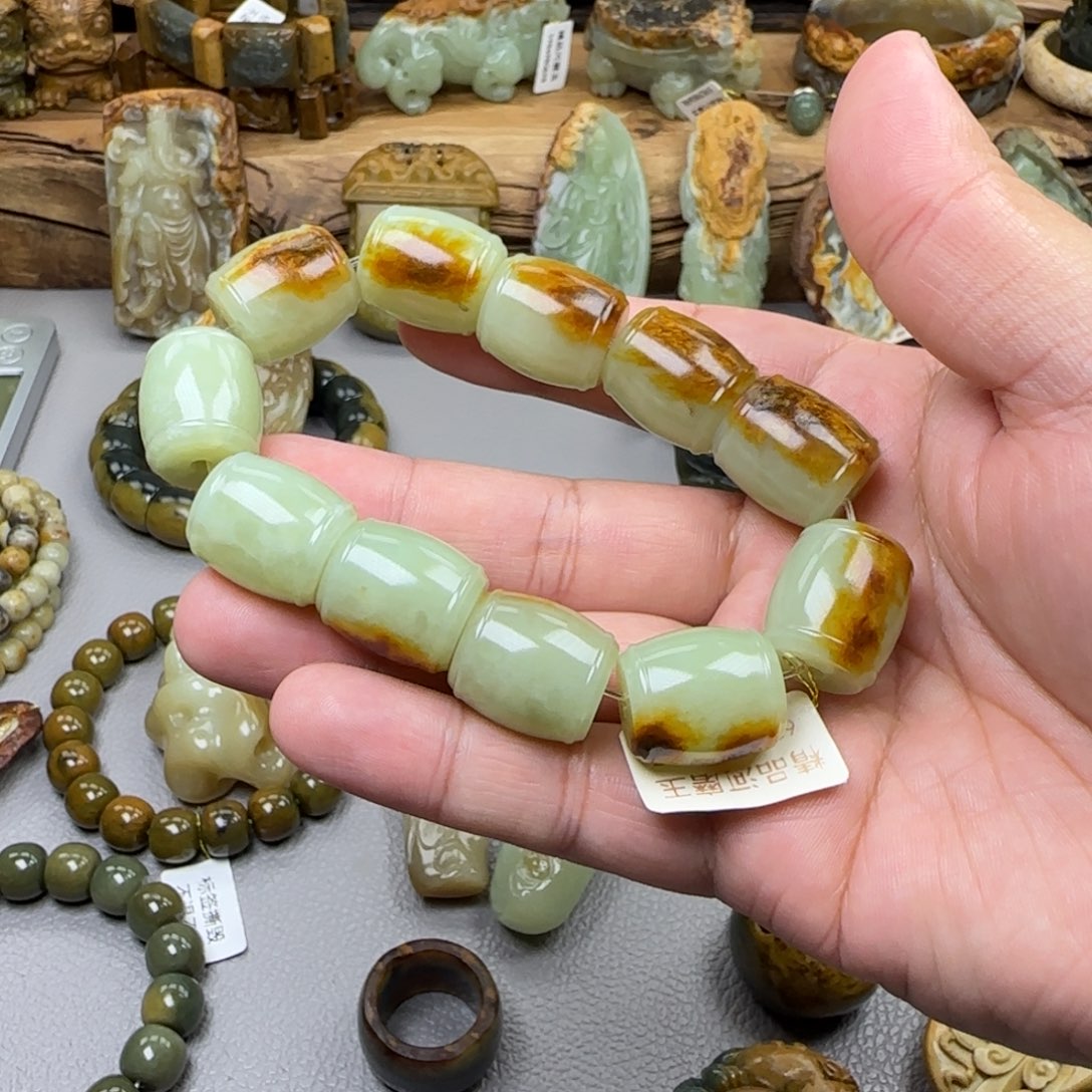 烦***吴岫岩河磨玉（透闪石质玉）未镶嵌珠宝奇石