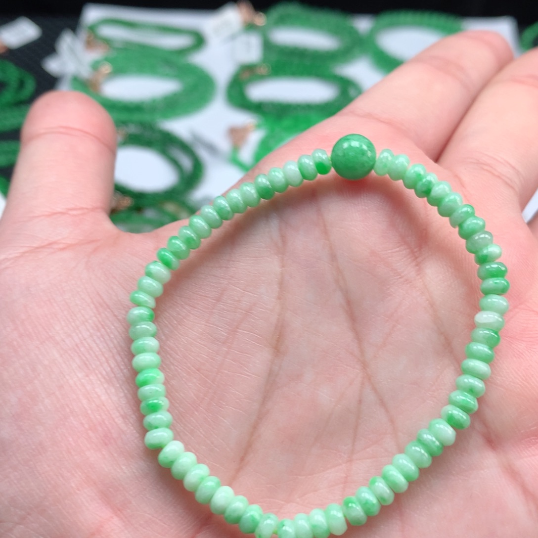 翡翠手链未镶嵌翡翠