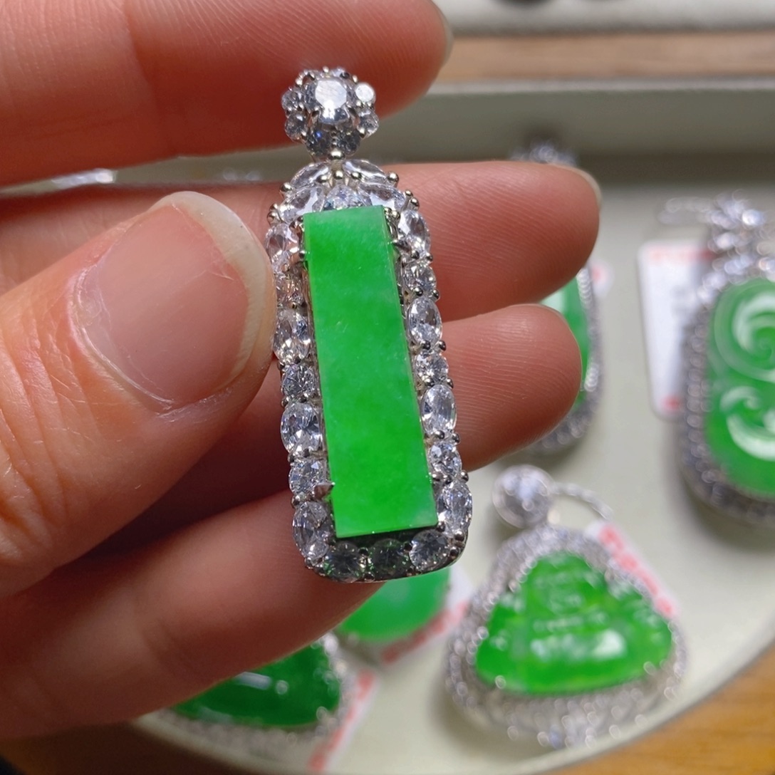 翡翠颈饰银S925镶嵌无事吊坠