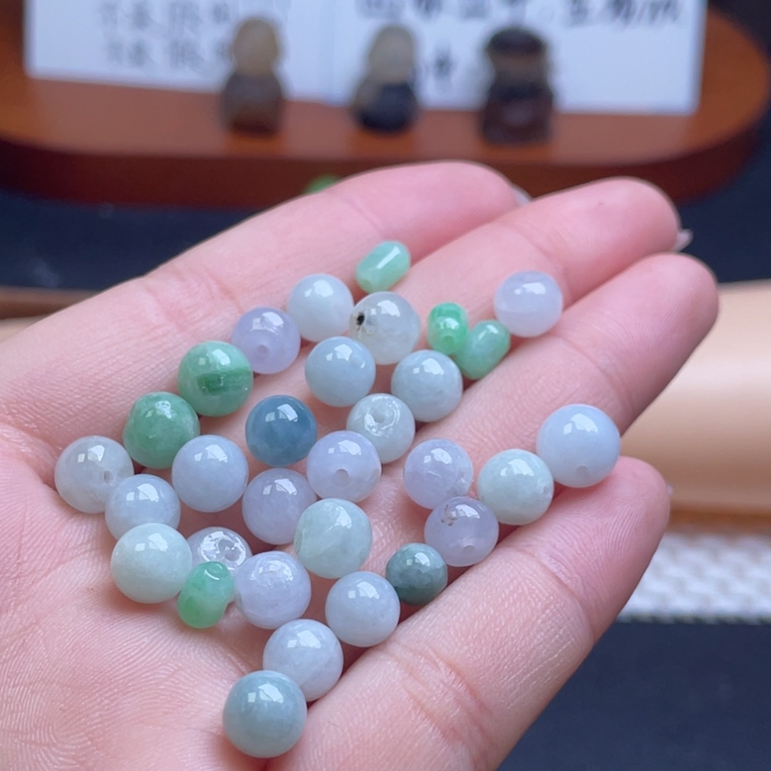 颈饰未镶嵌翡翠翡翠（有纹裂）