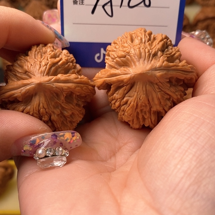 桃核吊坠齐*粗筋虎不粗筋虎