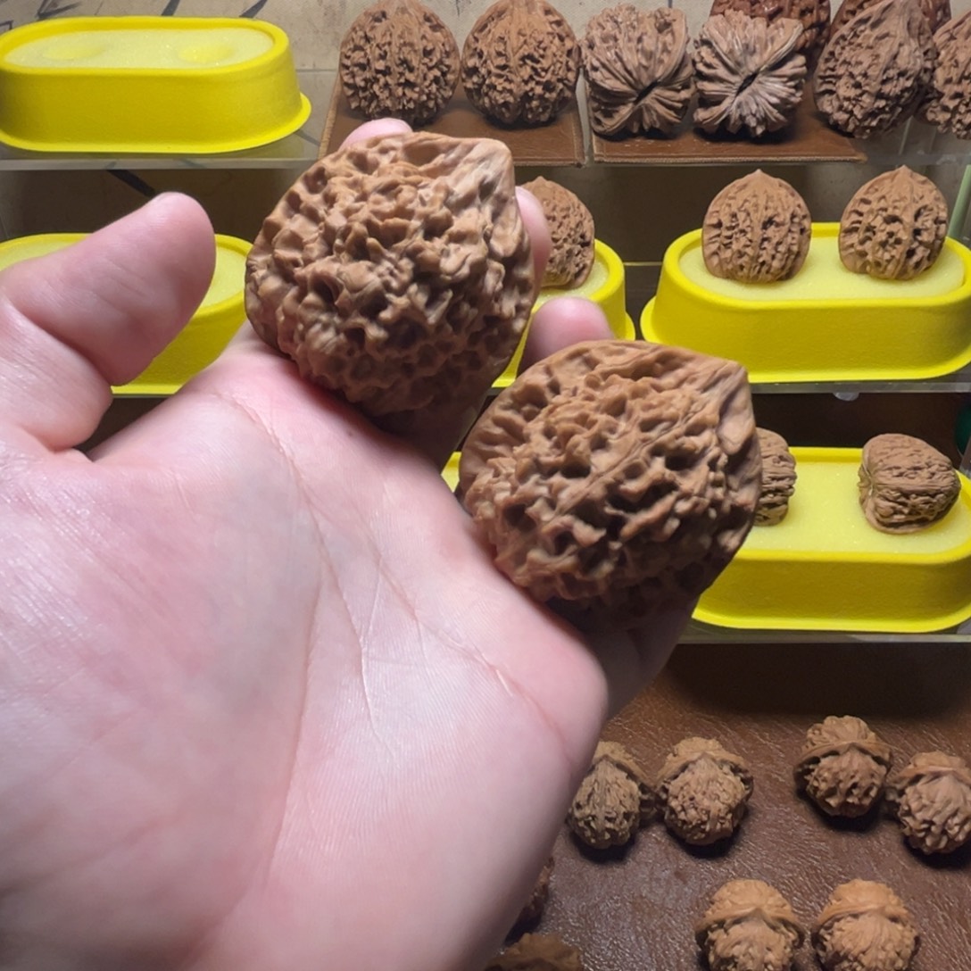 文玩核桃吊坠48尺官帽