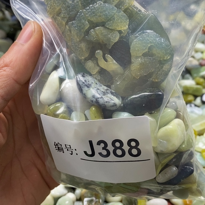 蛇纹石玉鱼缸石未镶嵌